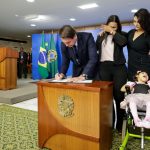 04092019-solenidade-de-assinatura-da-mp-da-pensao-vitalicia-das-vitimas-de-microcefalia-do-zika-virus_48679344838_o