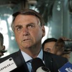 O presidente Jair Bolsonaro fala à imprensa no ministério da economia