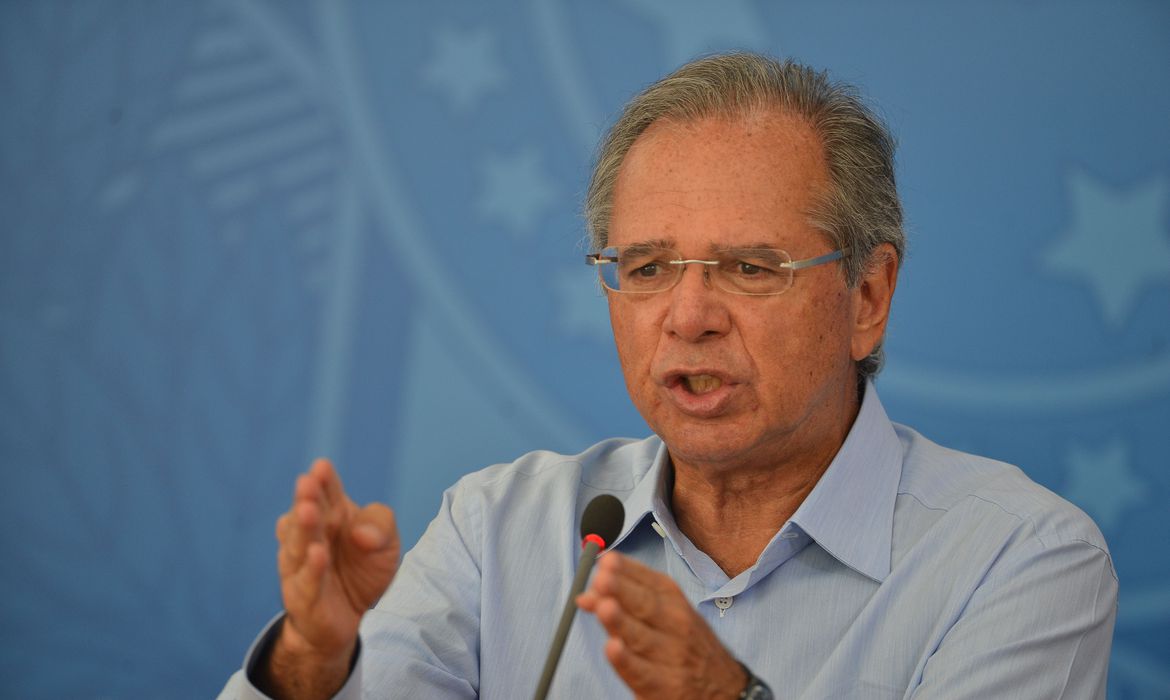 O ministro da Economia, Paulo Guedes. fala à imprensa no Palácio do Planalto