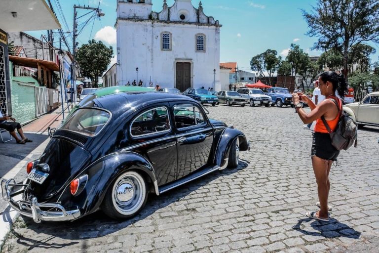 Encontro de carros antigos e modificados toma conta da Praça Marechal Floriano Peixoto (3)