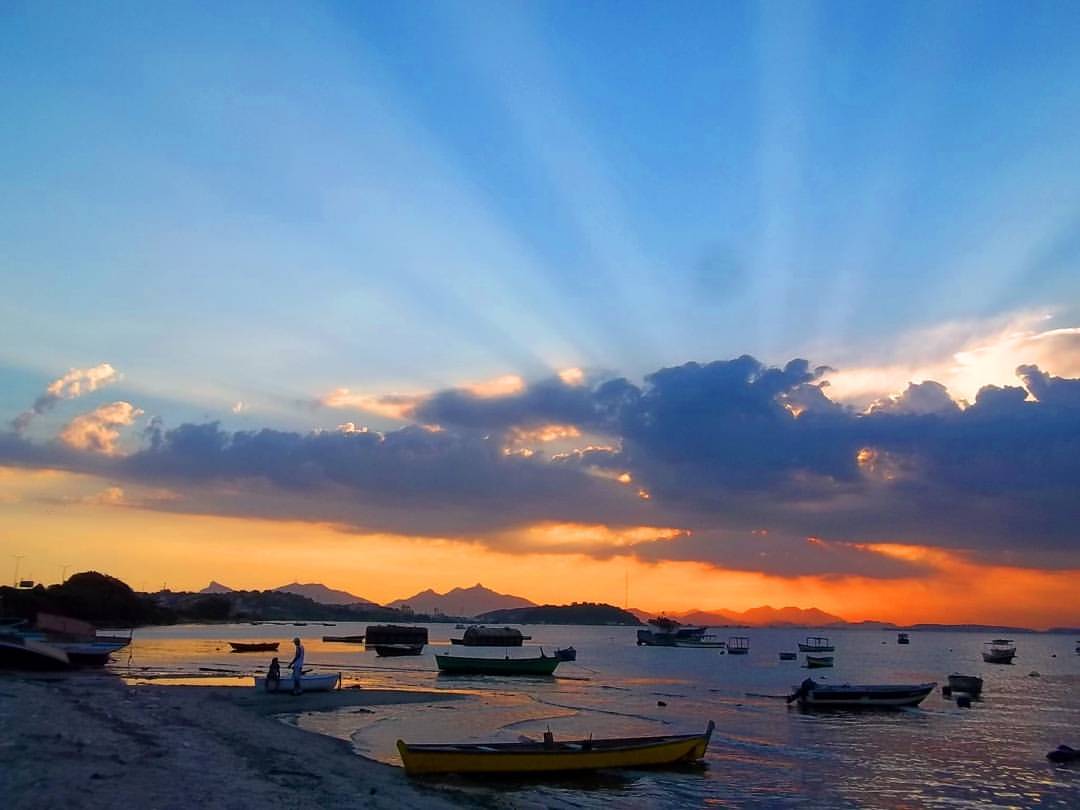 Por do sol na Praia das Pedrinhas Foto Marcos Santana