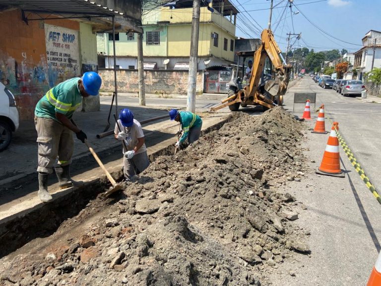 Ruas de São Gonçalo passam por obras para a melhoria do sistema de abastecimento de água na região