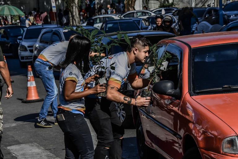 'Blitz Ambiental' distribui mais de 500 mudas para população de Itaboraí (2)