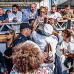 Representantes de religiões de matriz africana interrompem desfile cívico em Itaboraí, confrontam o prefeito e causam indignação na população (4)