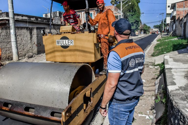 Prefeitura de Itaboraí intensifica obras de pavimentação no distrito de Manilha (4)