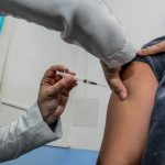 Segunda dose de reforço contra Covid-19 disponível para maiores de 18 anos em Itaboraí