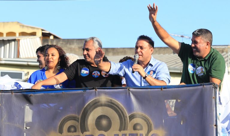 06.09 - Rodrigo Neves - carreata em São Gonçalo - Crédito Alex Ramos 2