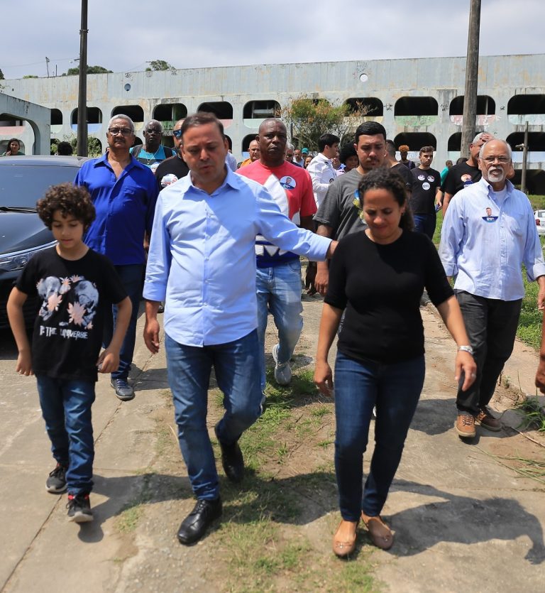 21.09 - Rodrigo Neves - visita a Ciep abandona em São Gonçalo - crédito Alex Ramos 1