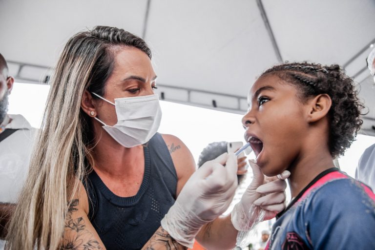 Dia do Dentista e da Saúde Bucal é celebrado com aplicação de flúor para crianças em Itaboraí (3)