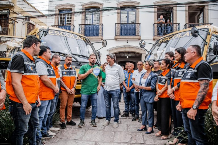 Novos ônibus escolares são entregues para beneficiar estudantes de Itaboraí (4)