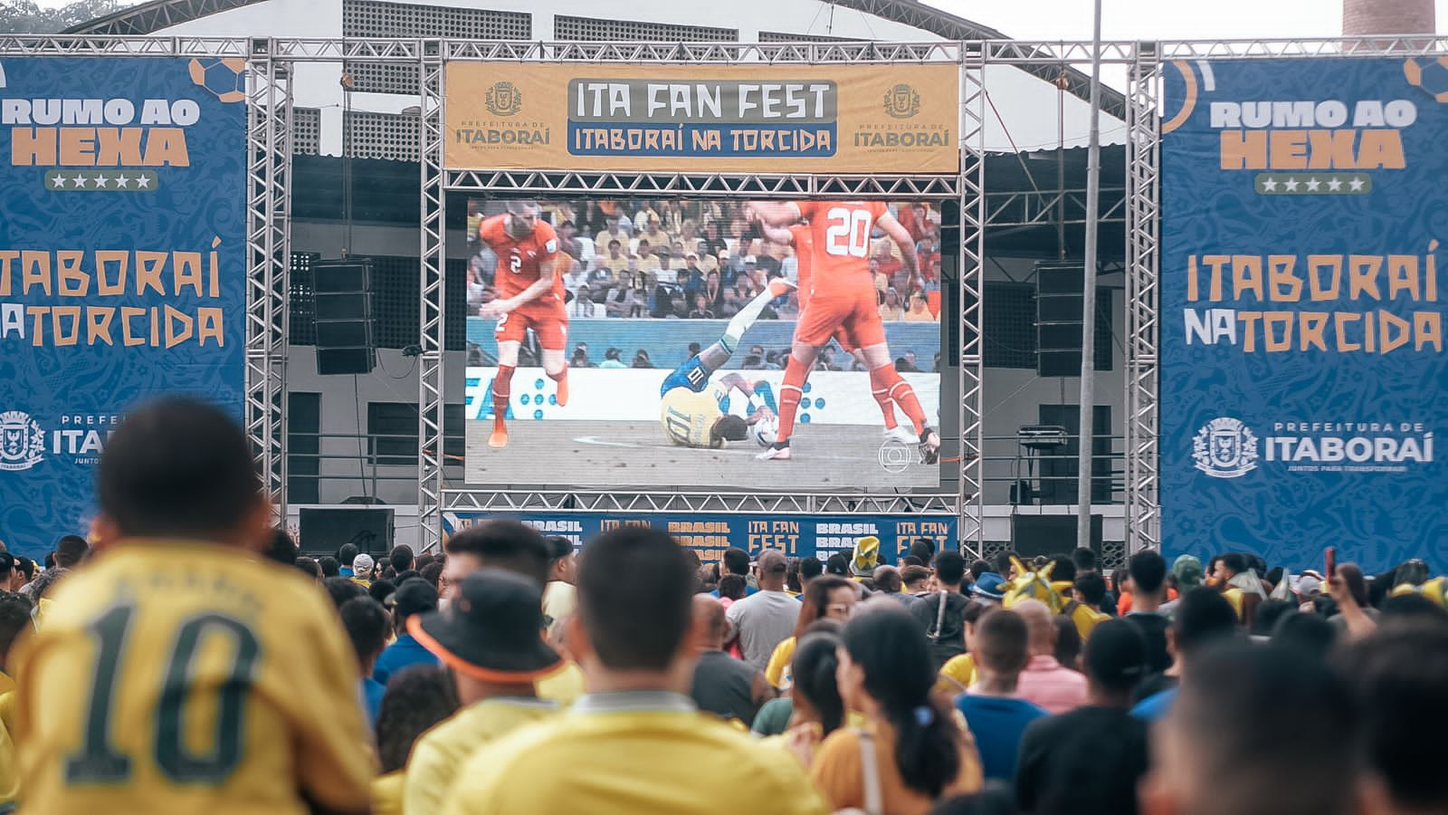 Ita Fan Fest reúne multidão e celebra vitória do Brasil na estreia da Copa do Mundo