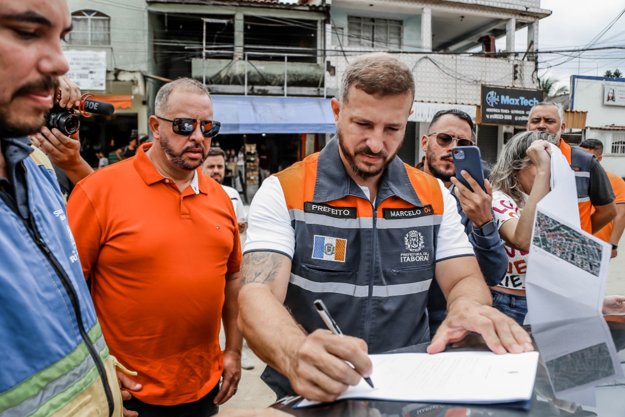 Marcelo Delaroli assina ordem de início para obras no Bairro Chic e Meu Sossego (2)