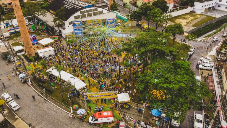 Torcedores se reúnem no Ita Fan Fest e festejam vitória do Brasil pela Copa do Mundo (1)