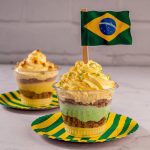 Browncookie - Brasil - Copinho da Copa (mousse de maracujá, farofinha de cookie crocante e creme de torta de limão)