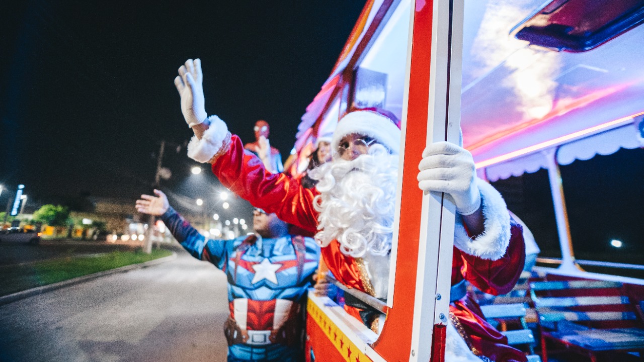 Chegada do Papai Noel e inauguração da decoração marcam abertura do Natal Luz em Itaboraí (9)