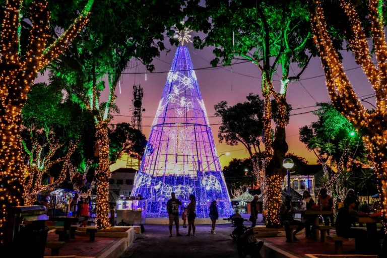 Foto 1 - Magia do Natal Luz encanta famílias com programação recheada em Itaboraí