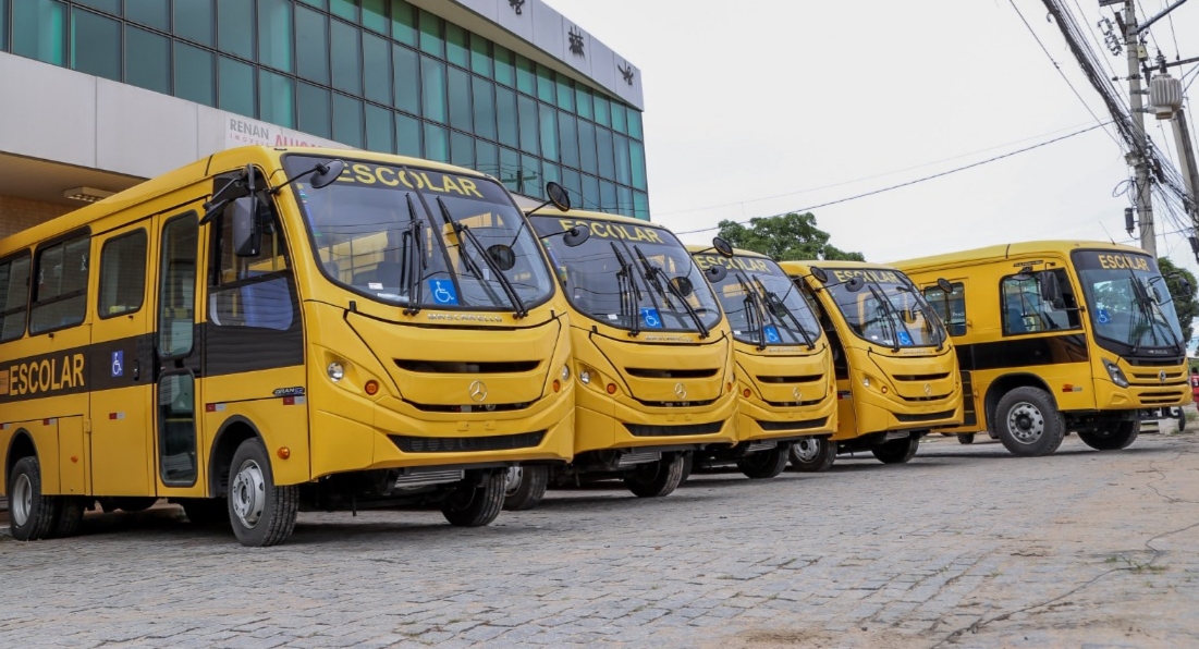 Marcelo Delaroli anuncia chegada de novos ônibus escolares, uniformes e equipamentos para o ano letivo de 2023 (5)