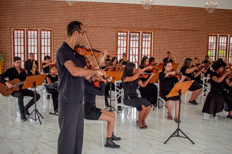 foto musica para todos com prof. Fabio - piabetá-creditos Evelyn Ferreira Gonçalves Brito