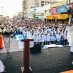 Milhares de fiéis participam da celebração de Corpus Christi na Avenida 22 de Maio (5)