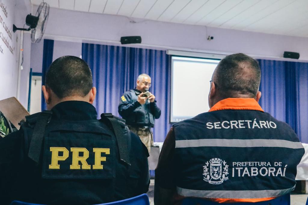 Itaboraí realiza ação educativa para motoristas e monitores de transporte escolar em parceria com a PRF (2)