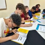 Estudantes da Rede Municipal de Niterói lançam livro “Para Tornar Crônico”