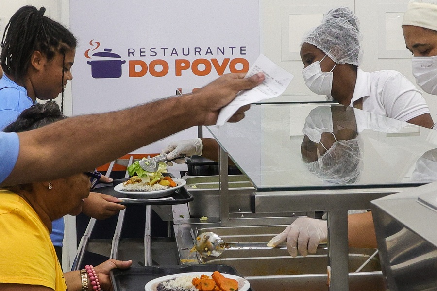 Restaurante do Povo - Operários da obra que foram conhecer o re