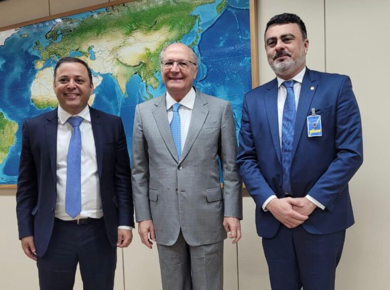 Rodrigo Neves, Geraldo Alckmin e Vitor Junior em reunião no Palácio do Planalto