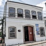 Casa de Cultura estreia exposição sobre vida e obra de artista plástica e servidora pública de Itaboraí