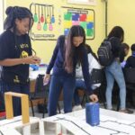 Estudantes da Escola Municipal João Brazil se preparam para a etapa nacional da Olimpíada Brasileira de Robótica.