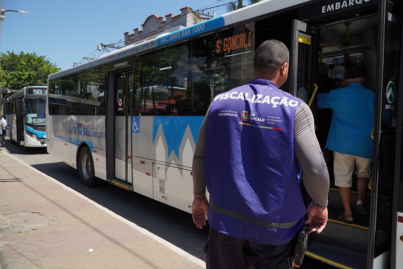 Fiscalização em ônibus SG 3 - Foto Renan Otto