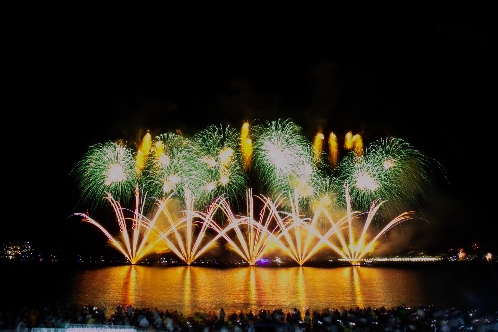 Fogos no reveillon na Praia de Icaraí -