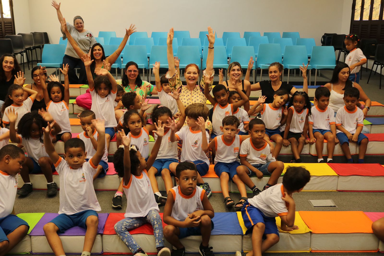 Artistas contam histórias para estudantes da Rede Municipal de Niterói