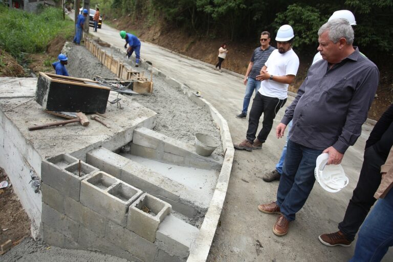 Prefeito Axel Grael faz visita tecnica na obra na rua Portiugal em Maria Paula-32