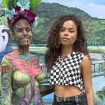 A modelo Natália Oliveira com pintura feita por Manu Santiago. Foto Divulgação