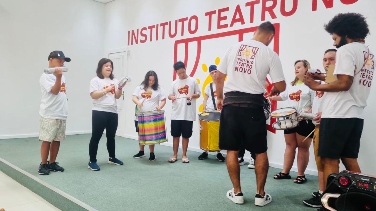 Instituto Teatro Novo oferece formação para pessoas com deficiência, mobilidade reduzida e neurodivergentes.