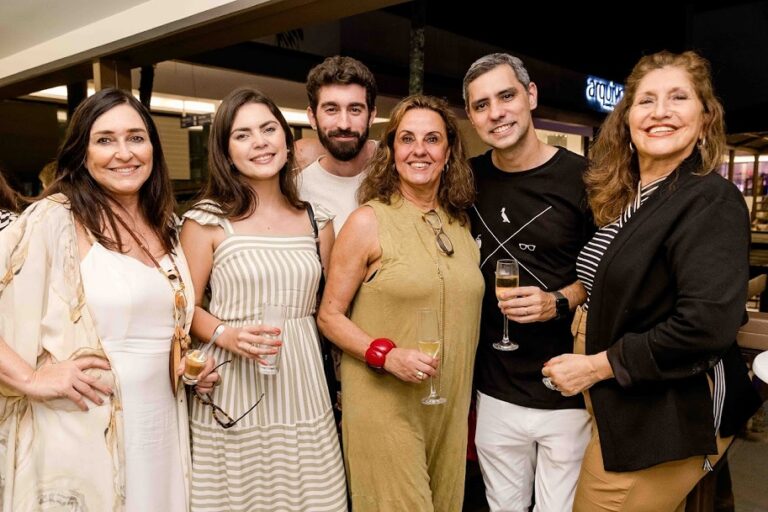 Cacau Dias, Thais Senna, Adriano Neto, Mariza Dias, Pedro Monteiro e Angela Brasil na Casa Alma. Foto Miguel Sá