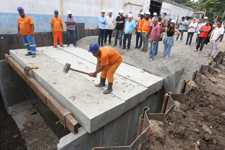 Prefeito Axel visita a obra de Dragagem do Barreto e Engenhoca-25