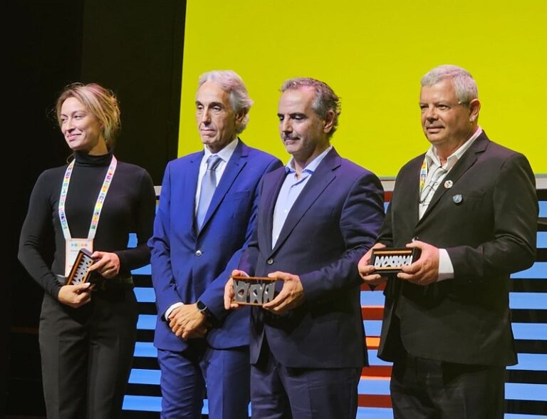 Prefeito Axel Grael recebe o premio World Smart City Awards, na Espanha