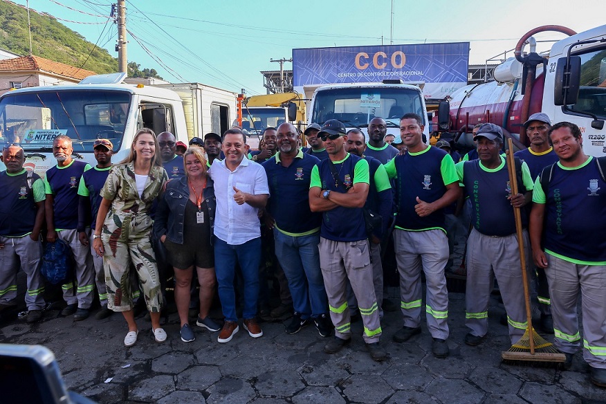 2024 01 02 - Prefeito cumprimenta funcionários da limpeza antes da operação Cidade Limpa e Caça Fios - Alex Ramos (9)