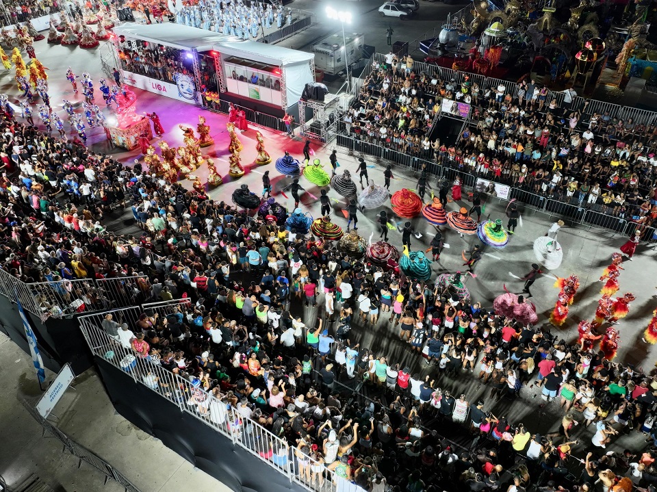 DESFILE NO CAMINHO NIEMEYER 3