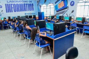 Escola municipal de Itaboraí recebe projeto piloto em tecnologia