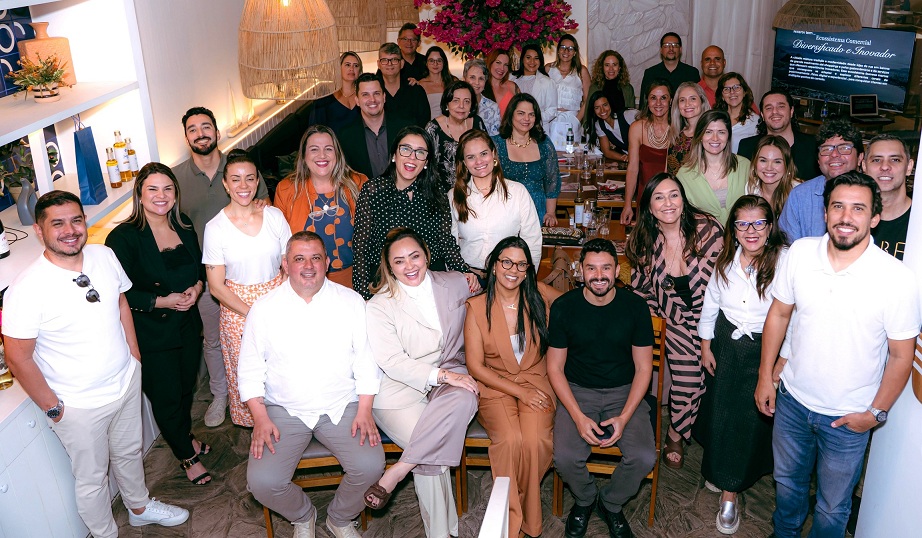 Empreendedores reunidos no Mercado Municipal. Foto Vanessa Viana