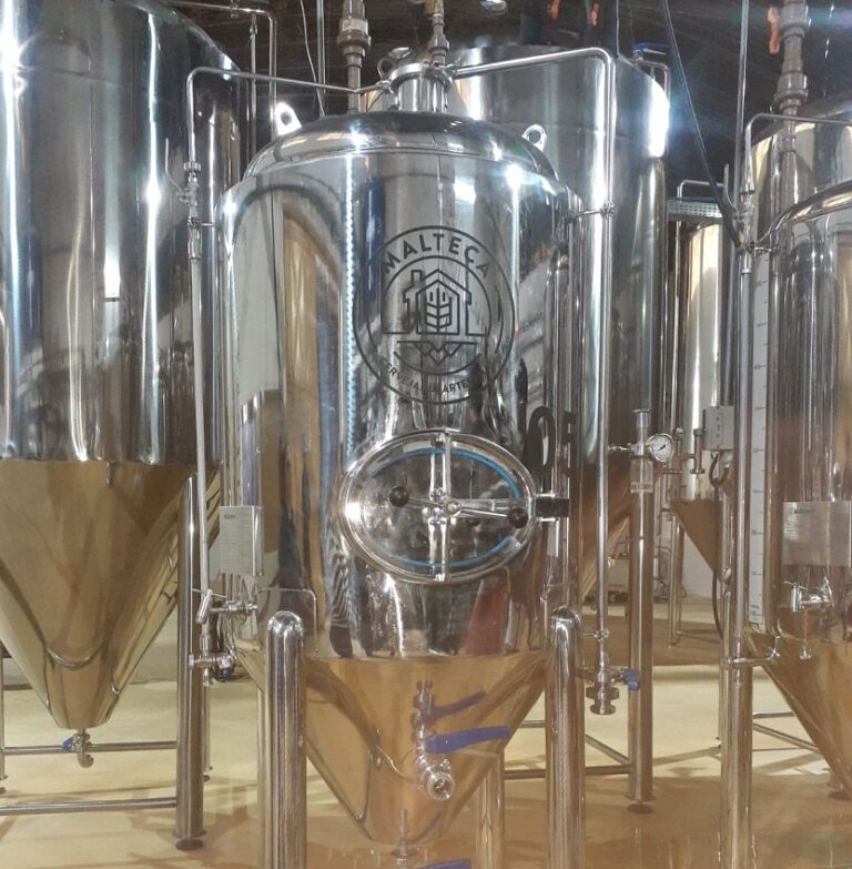 Tanques da Cervejaria Malteca em Jurujuba