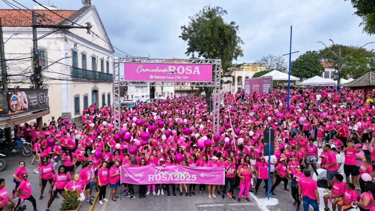 Caminhada Rosa reúne milhares de pessoas em Itaboraí em ato de conscientização contra o câncer de mama (4)