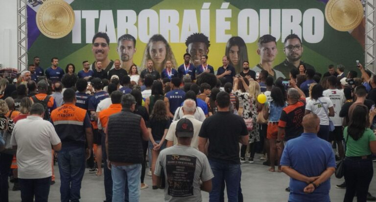 Campeões Mundiais de Taekwondo são recebidos com festa e emoção em Itaboraí