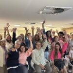 Participantes da roda de conversa festejam a vida