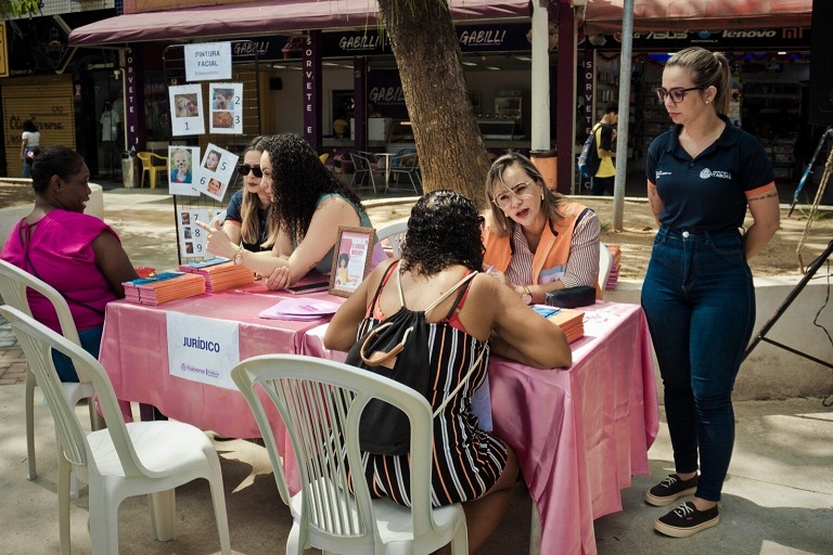 Acao-Social-Mulher-leva-cuidados-cidadania-e-beleza-para-mulheres-no-Centro-de-Itaborai-3-1536x1023