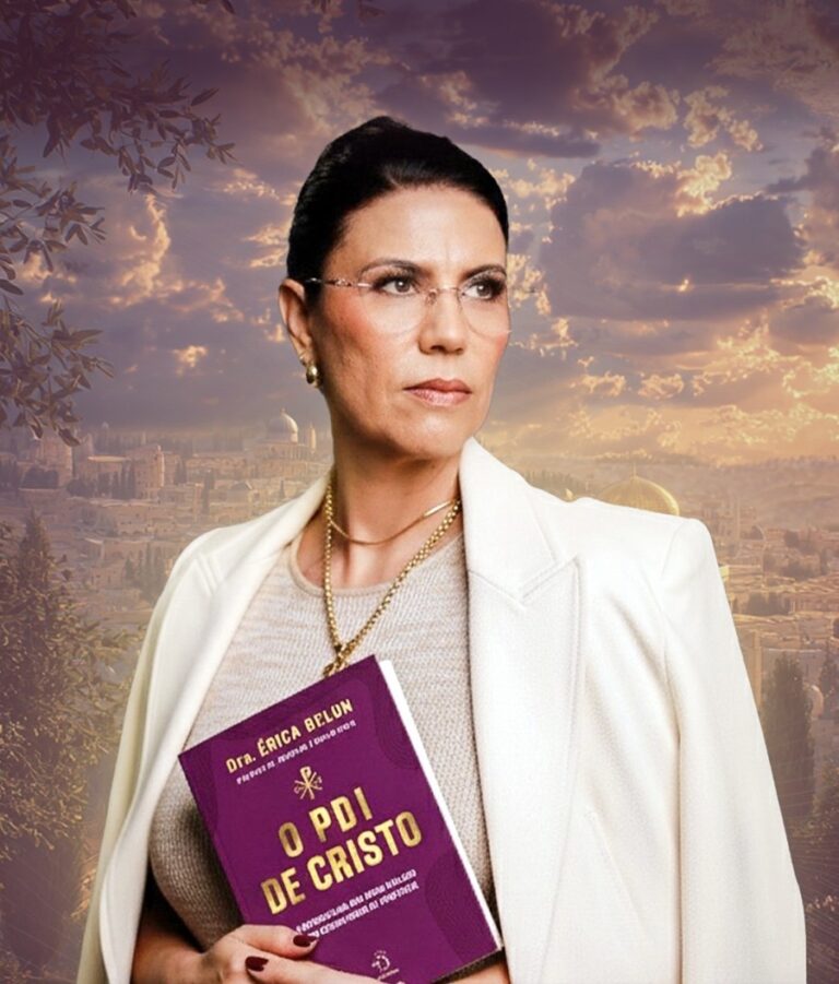 Érica Belon com o livro. Foto Divulgação (1)