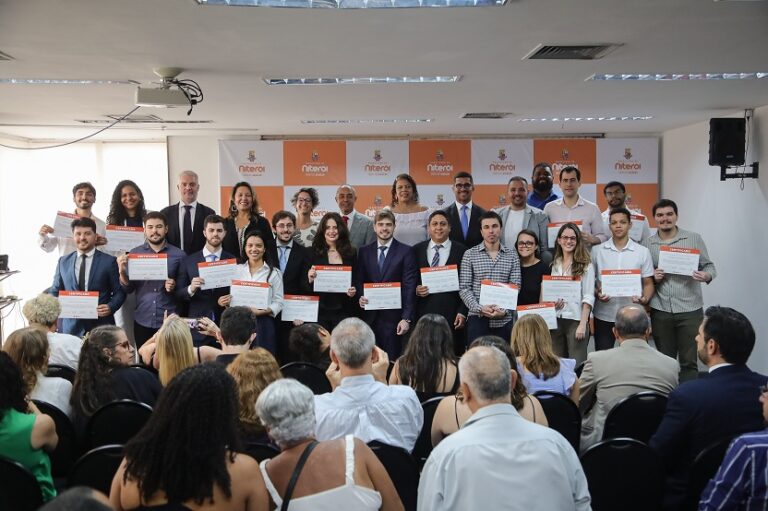 Posse dos novos servidores aprovados no concurso da Seplag e Controladoria - FOTO EVELEN GOUVÊA