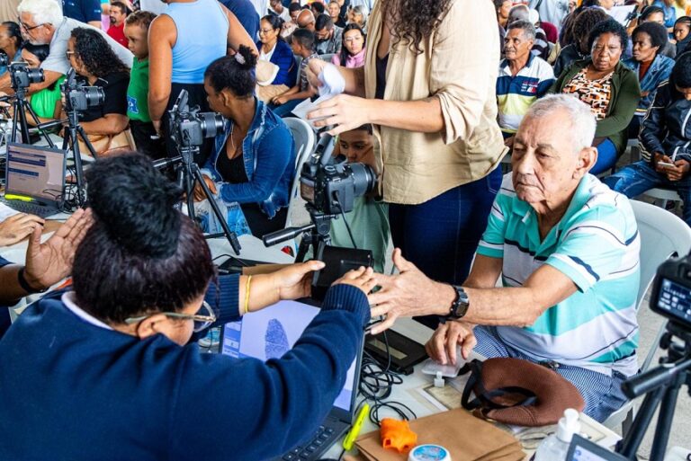 Detran RJ - atendimento a idosos e PCDs